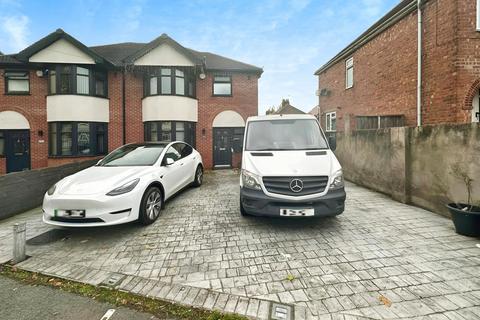 3 bedroom semi-detached house to rent, Dangerfield Lane, Wednesbury WS10