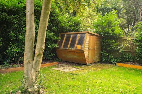 82 Fulmer Drive, Gerrards Cross, SL9 7HE