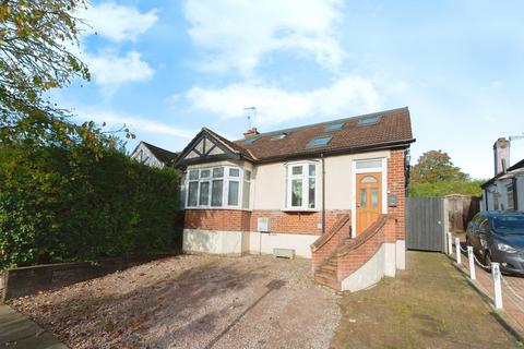 4 bedroom semi-detached house for sale, Hogarth Avenue, Brentwood CM15