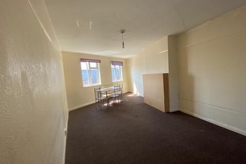 3 bedroom flat to rent, Snakes Lane East, Woodford Green IG8