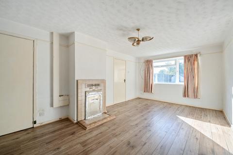 42 Balmoral Drive, Woking, GU22 8EY