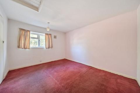 42 Balmoral Drive, Woking, GU22 8EY