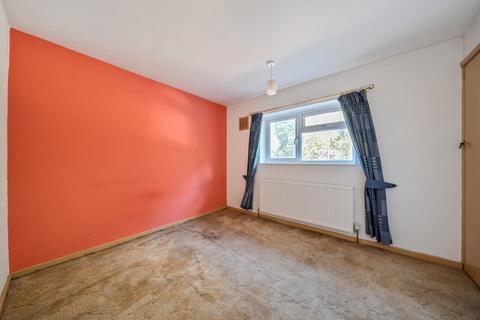 42 Balmoral Drive, Woking, GU22 8EY