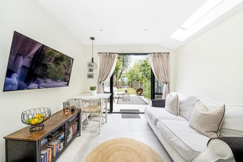 2 bedroom apartment for sale, Friern Road, East Dulwich, London, SE22