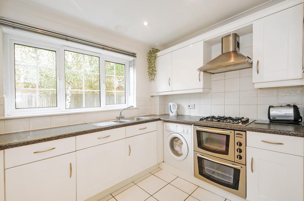 Bewley Street Wimbledon SW19 2 bed flat to rent £1,850 pcm (£427 pw)