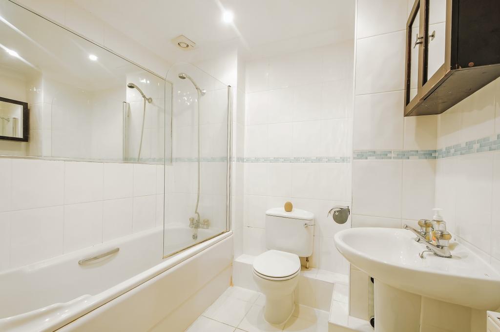 Bewley Street Wimbledon SW19 2 bed flat to rent £1,850 pcm (£427 pw)