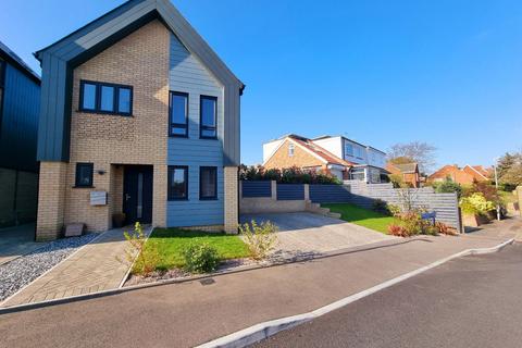 31 Commodores Close, Minster On Sea, Sheerness, ME12 3UU