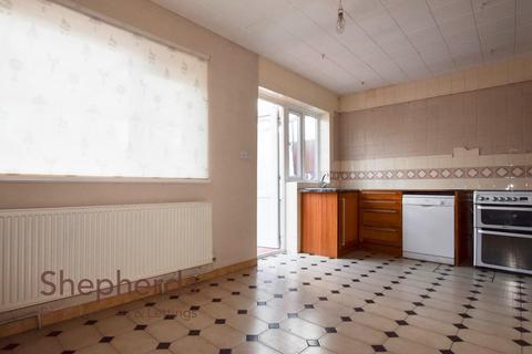 34 Hillside Crescent, Cheshunt, Waltham Cross, EN8 8PW