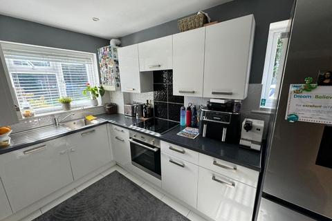 3 bedroom semi-detached house for sale, Maple Avenue, London