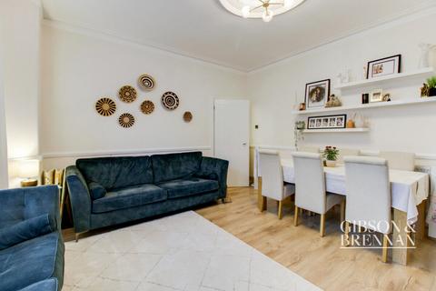 2 bedroom flat for sale, Silverdale Avenue, Westcliff-on-Sea, SS0