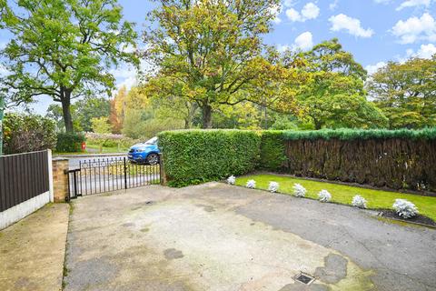 50 Hookstone Road, Harrogate, HG2 8BW
