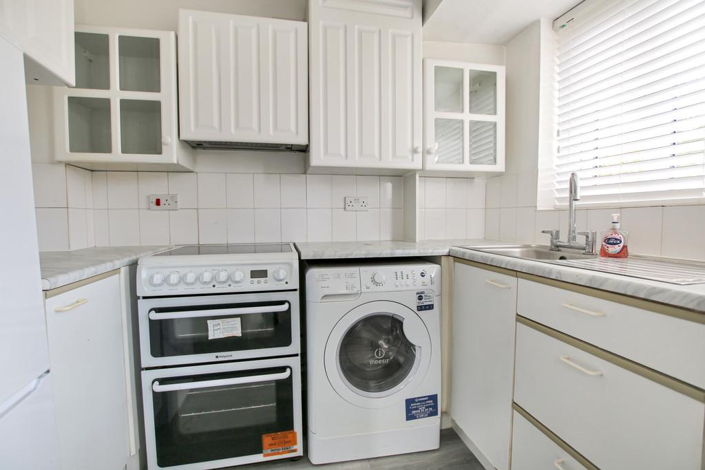 Langley 1 bed semidetached house for sale £275,000