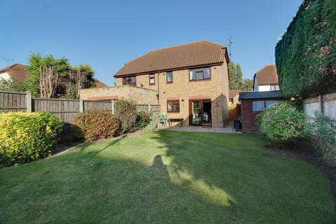 3 bedroom semi-detached house to rent, Shillingstone, Shoeburyness SS3