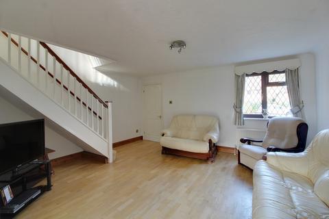 3 bedroom semi-detached house to rent, Shillingstone, Shoeburyness SS3