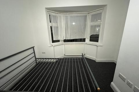 1 bedroom in a house share to rent, Mount Road, Hayes