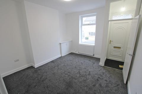 3 bedroom terraced house to rent, Branch Road, Burnley