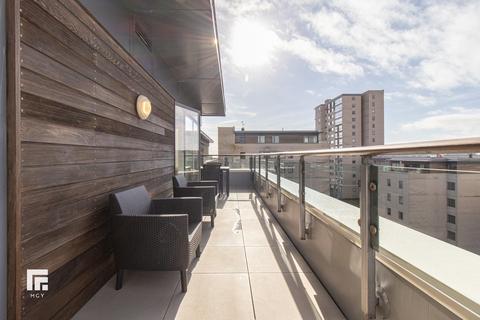 2 bedroom penthouse to rent, Capella House, Celstia, Cardiff Bay