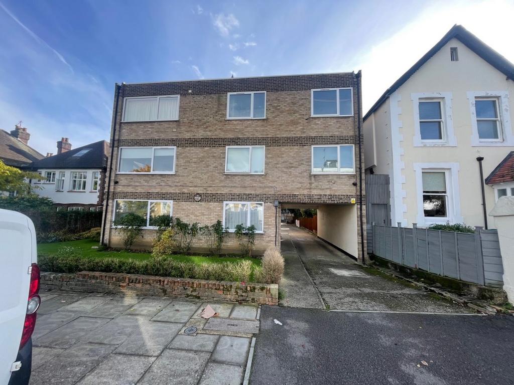 Truro Road, Wood Green 2 bed flat to rent £1,800 pcm (£415 pw)