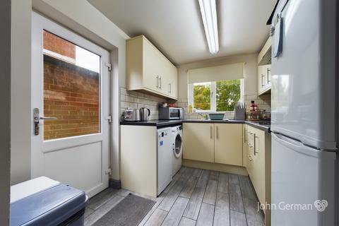 94 Pennycroft Road, Uttoxeter, ST14 7ET