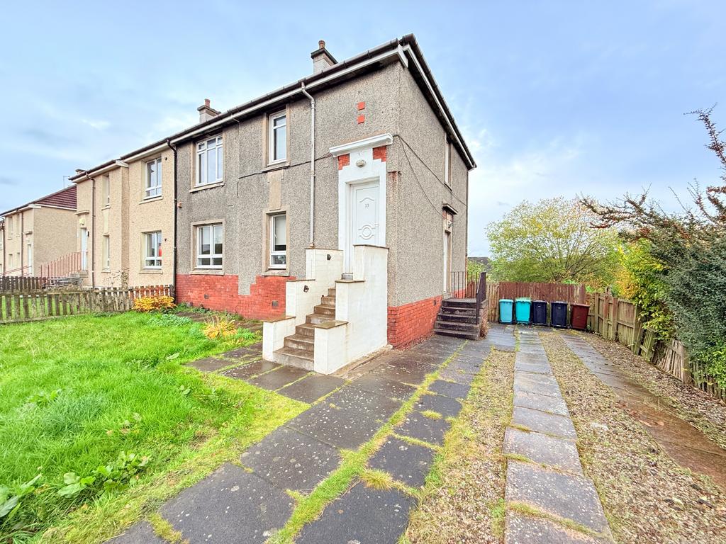 Millbrae Avenue, Chryston, Glasgow 2 bed flat to rent £795 pcm (£183 pw)