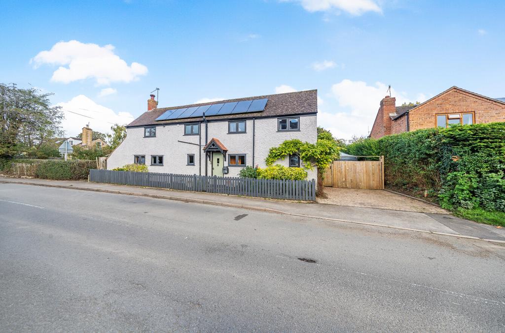 Road, Sedgeberrow... 3 bed detached house for sale £450,000