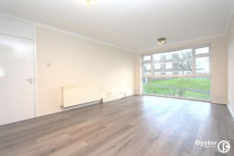 2 bedroom apartment to rent, Stratton Close, Edgware, HA8