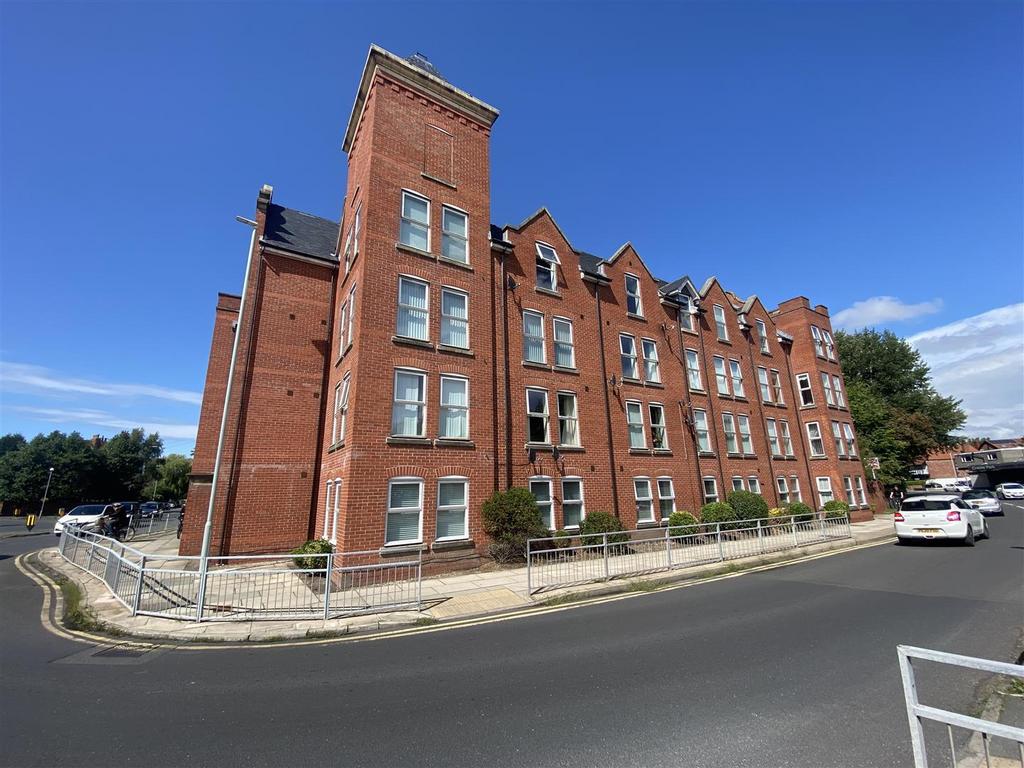 Alexandra Court, College Road, Crosby 2 bed apartment for sale £185,000