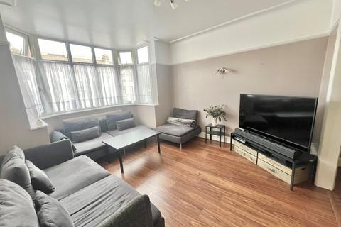 7 Rom Crescent, Romford, RM7 0PL