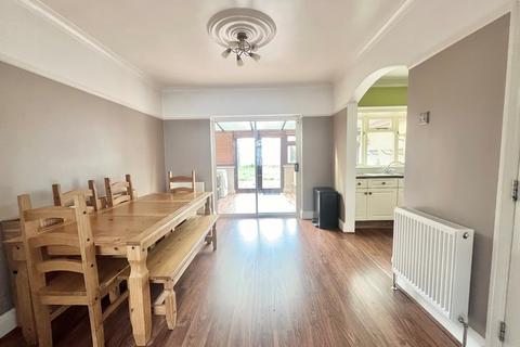 7 Rom Crescent, Romford, RM7 0PL
