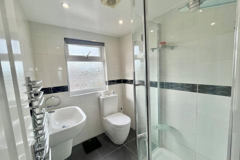 7 Rom Crescent, Romford, RM7 0PL