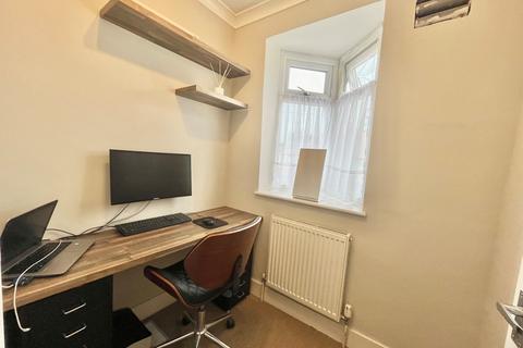7 Rom Crescent, Romford, RM7 0PL