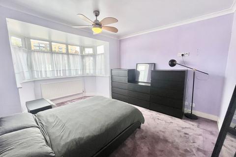 7 Rom Crescent, Romford, RM7 0PL