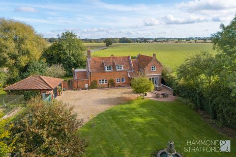 4 bedroom detached house for sale, Wymondham Road, Hethel