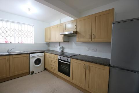 2 bedroom flat to rent, Fry Road, London