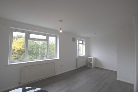 2 bedroom flat to rent, Fry Road, London