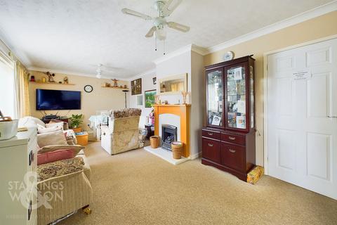 3 bedroom chalet for sale, New Road, Attleborough