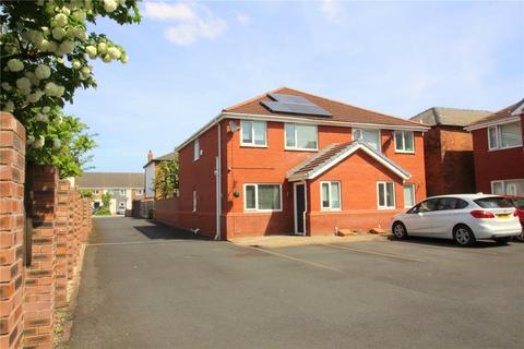 3 bedroom semi-detached house to rent, Holland Close, Southport, Sefton, PR8