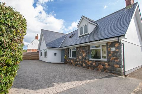 5 bedroom detached house for sale, Folie Lane, Vale, Guernsey