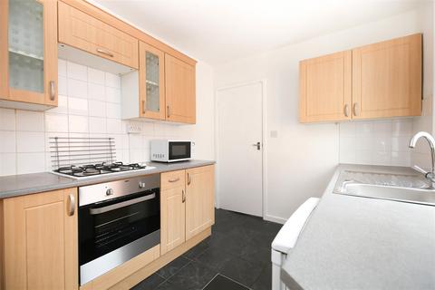 3 bedroom flat to rent, Simonside Terrace, Newcastle Upon Tyne NE6