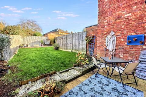 3 bedroom terraced house for sale, New Street, Weedon, NN7 4QS.