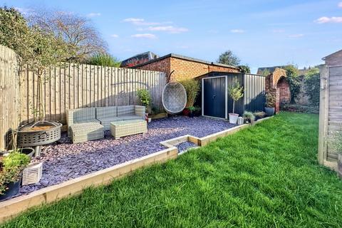 3 bedroom terraced house for sale, New Street, Weedon, NN7 4QS.