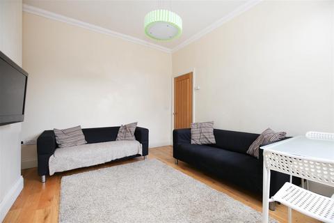 3 bedroom flat to rent, Amble Grove, Newcastle Upon Tyne NE2