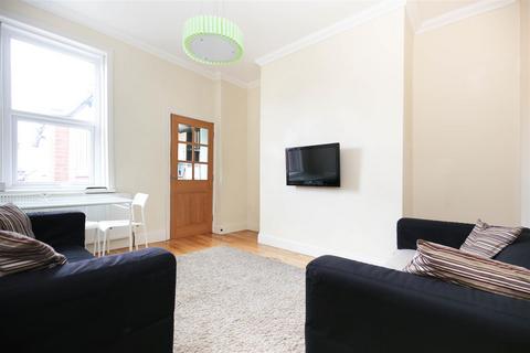 3 bedroom flat to rent, Amble Grove, Newcastle Upon Tyne NE2