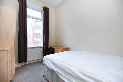 3 bedroom flat to rent, Grantham Road, Newcastle Upon Tyne NE2