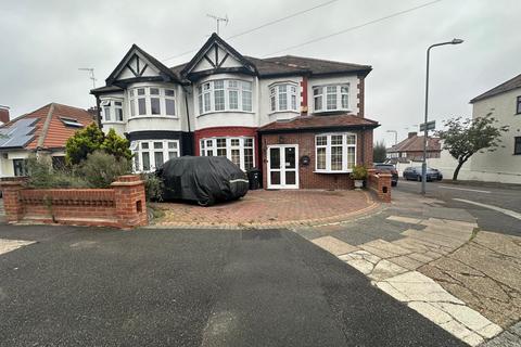 6 bedroom house for sale, Stoneleigh Road, Ilford IG5