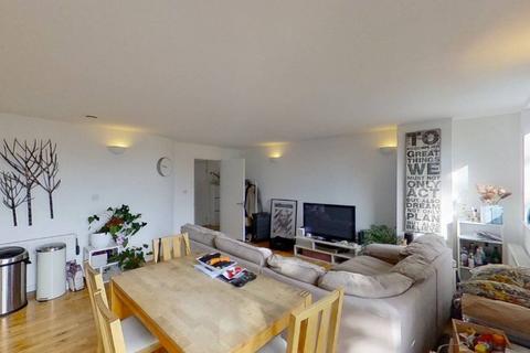 3 bedroom flat to rent, Queensbridge Road, Haggerston, London, E8