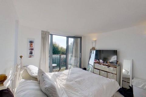 3 bedroom flat to rent, Queensbridge Road, Haggerston, London, E8