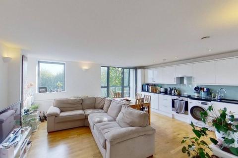 3 bedroom flat to rent, Queensbridge Road, Haggerston, London, E8