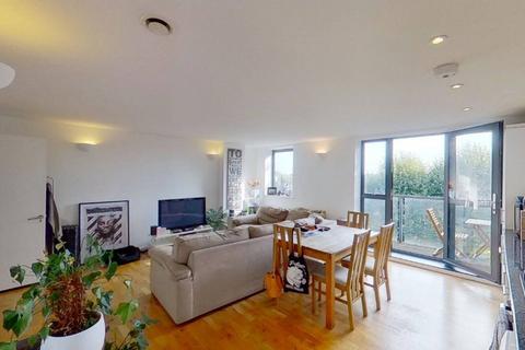 3 bedroom flat to rent, Queensbridge Road, Haggerston, London, E8