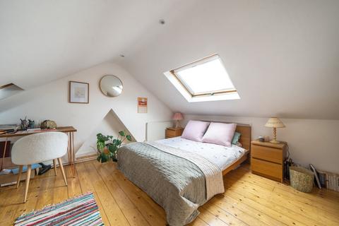 16a Westfield Road, London, W13 9JR